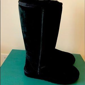 UGG Black Women’s Classic Tall Boot